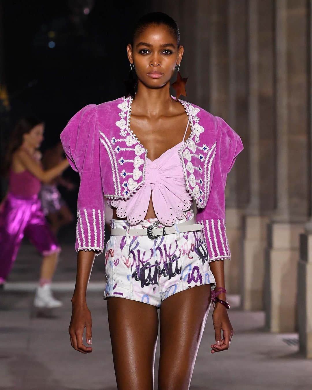 のインスタグラム：「Pink is ~officially~ our favorite color after @isabelmarant's #PFW show. Swipe for a few of the looks. 📸 by @gettyimages」