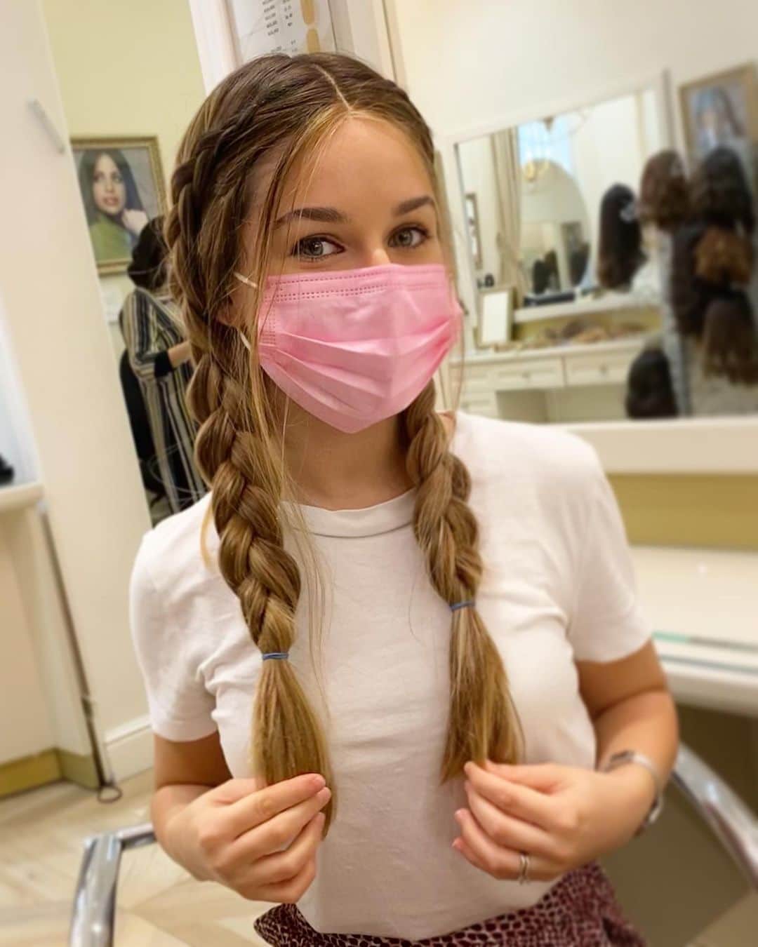 I N S T A B R A I Dのインスタグラム：「Daily reminder to wear a mask😷! Had so much fun going blonde for the day! Made me actually consider it for a sec 😝😛😋」