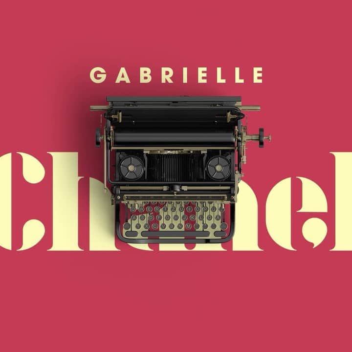のインスタグラム：「Gabrielle Chanel read for inspiration, for expansion, for escape. Her love of literature helped her define the narrative of her life, and her legend. This is the dazzling novel of a heroine of her century. Watch the story of Gabrielle Chanel and Literature in the new episode of Inside CHANEL on IGTV.  #InsideCHANEL #GabrielleChanel #CHANEL」