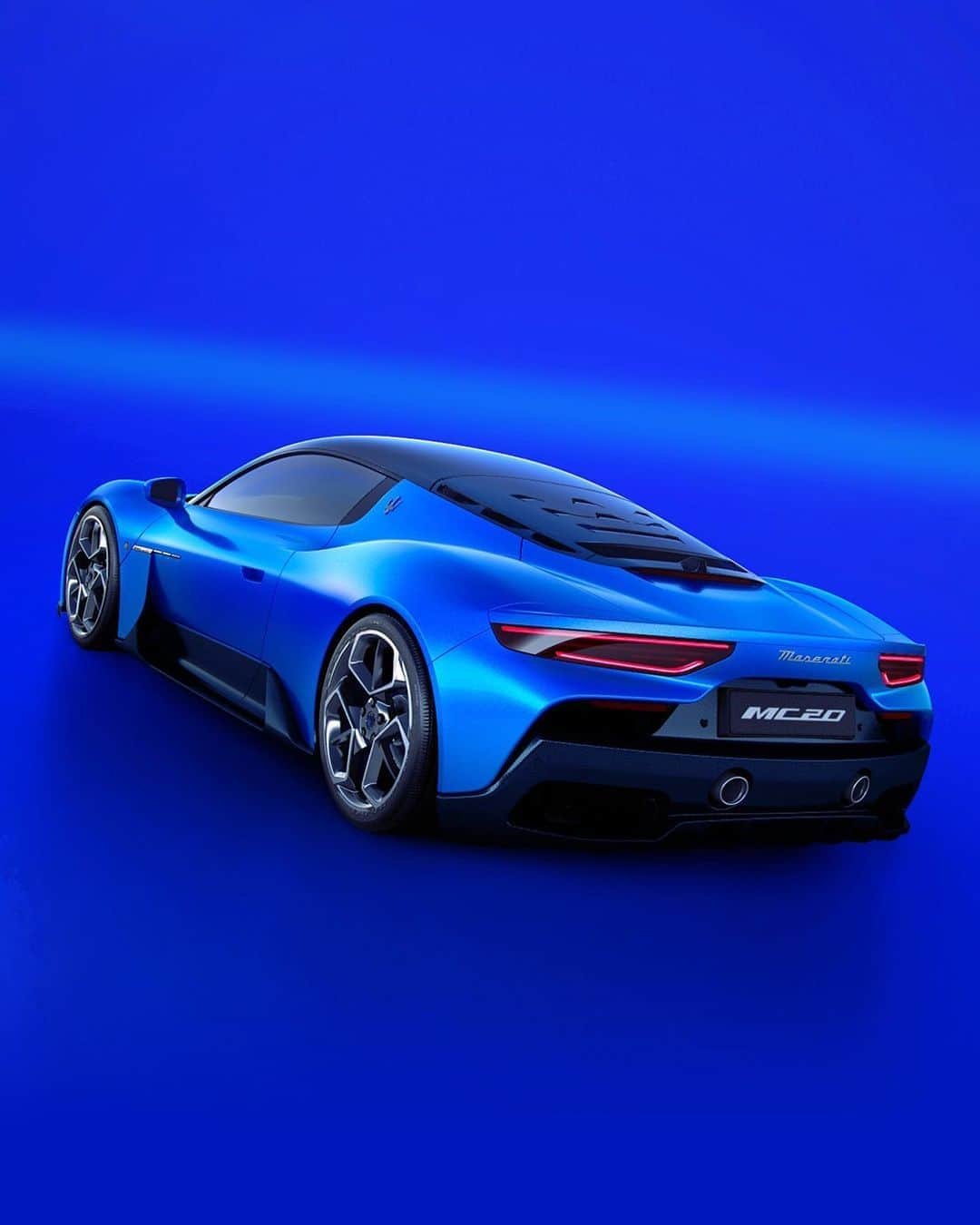 マセラティさんのインスタグラム写真 - (マセラティInstagram)「Blu Infinito.  Sporty, vibrant and high-impact, a blue to recall the victorious MC12. Developed exclusively for the MC20. MC20. The First of its Kind. #MaseratiMC20 #Maserati」10月15日 1時17分 - maserati