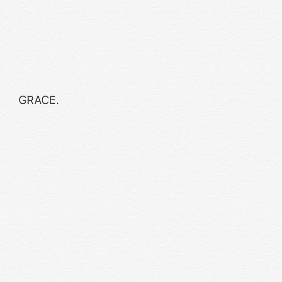 ブリット・ニコルのインスタグラム：「There is grace for you and me today. He has answers to all of our questions, He has provision for all of our needs. He has wisdom and direction for our next step. Lean into grace from the Father today and receive HOPE to press forward. YOU are all we have and YOU are more than enough.」