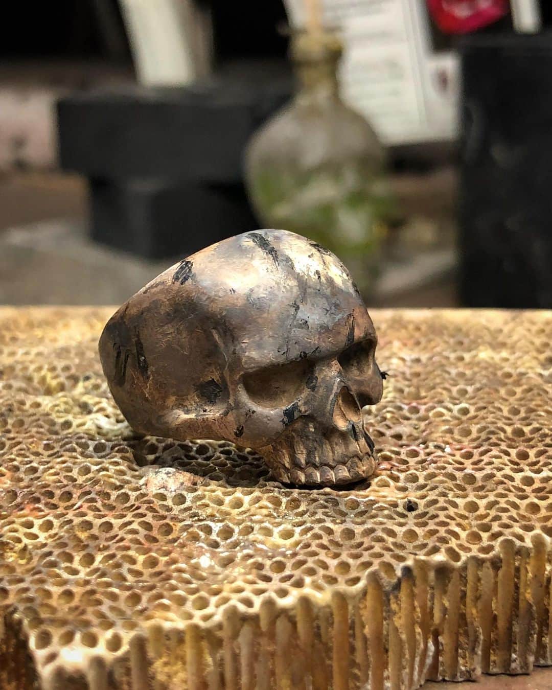 のインスタグラム：「LOVE this custom Exile Skull Ring 🙌 not available in this finish anymore though 👀 but the shiny ones are available with 15% still active on everything online and in store for a limited time! #custom #skull #ring #rocknroll #heavymetal #halfjaw #evil #gothic」