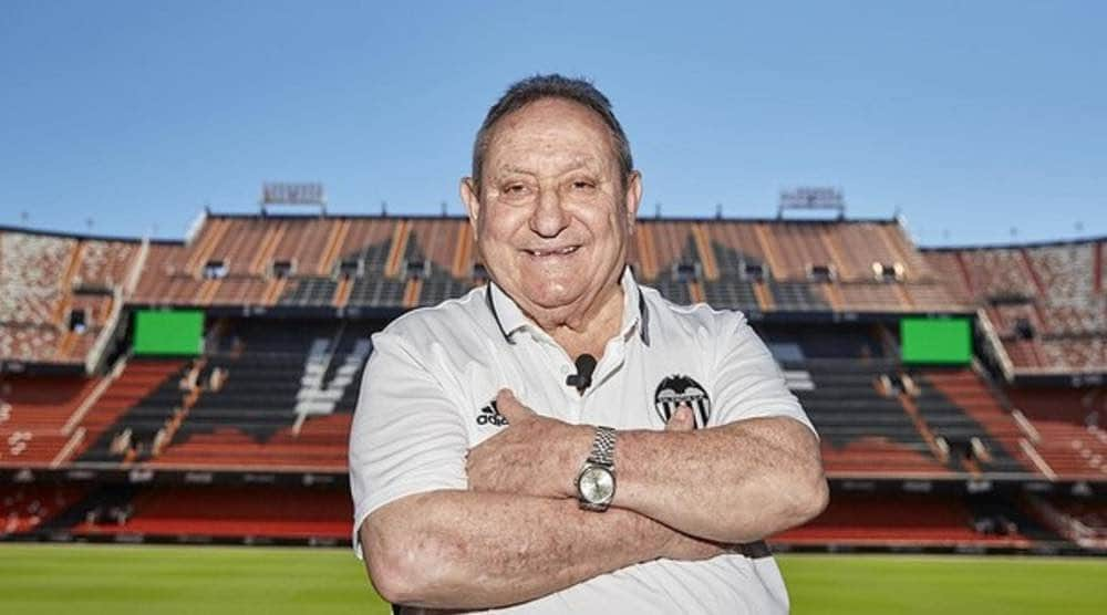 ダビド・シルバのインスタグラム：「Seguirás animando al @valenciacf desde el cielo. DEP Españeta 🙏❤️」