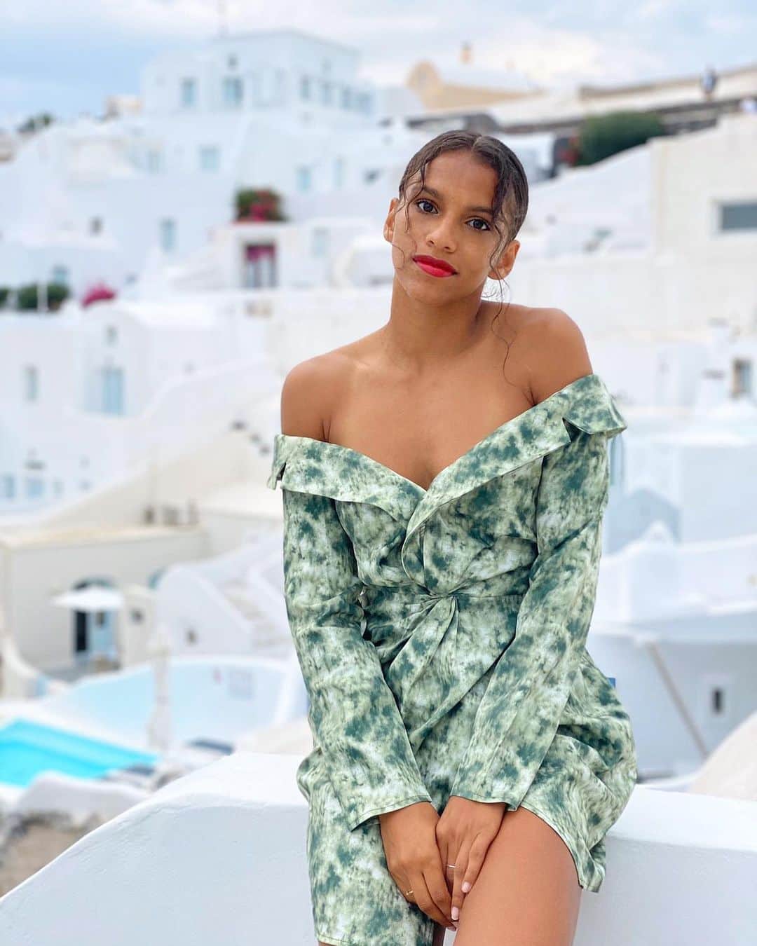 のインスタグラム：「Là où j’aimerais être actuellement 😏  #sometimesidressup」
