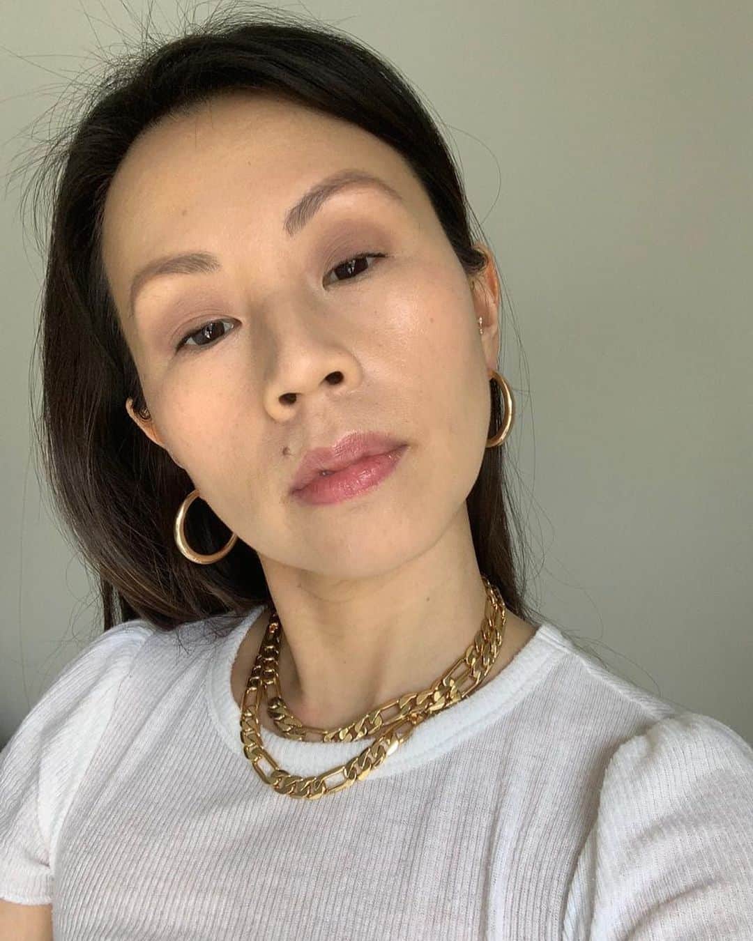 Huda Kattanさんのインスタグラム写真 - (Huda KattanInstagram)「Check out our gorgeous Althea, her skin looks like silk!! Wearing ONLY #FauxFilter Foundation STICK in Shortbread 200B 🔥🔥🔥 #noncomedogenic #waterproof ⠀⠀⠀⠀⠀⠀⠀⠀⠀ **NO PHOTOSHOP OR FACETUNE OR RETOUCHING  ⠀⠀⠀⠀⠀⠀⠀⠀⠀ Launching EVERYWHERE online on Weds 21st October 💃 Sign up to the waitlist on hudabeauty.com」10月15日 1時33分 - hudabeauty