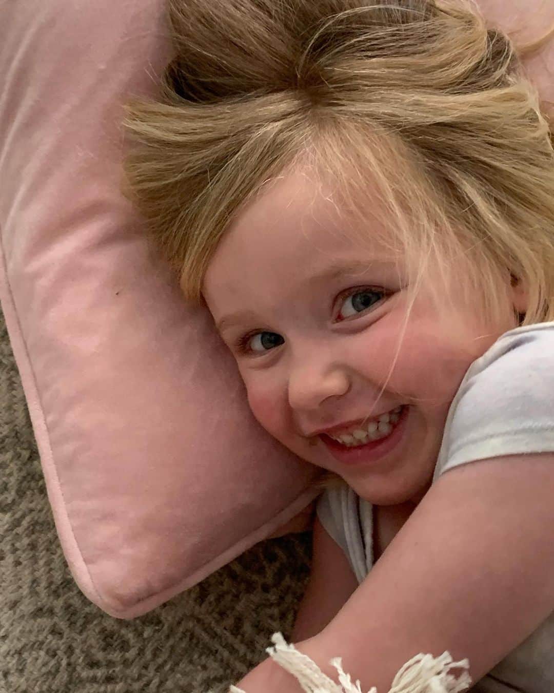 リリ・ラインハルトのインスタグラム：「Happy 4th birthday to my goddaughter and little ray of sunshine, Adeline 🌻」