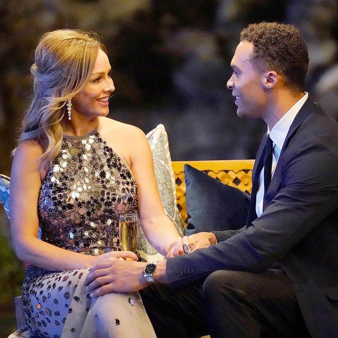 E! Onlineさんのインスタグラム写真 - (E! OnlineInstagram)「Clare Crawley finally addressed the rumors that Dale is the reason she leaves #TheBachelorette early. 👀Grab your rosé and head to the link in our bio, because her response was a doozy. (📷: ABC)」10月15日 1時31分 - enews