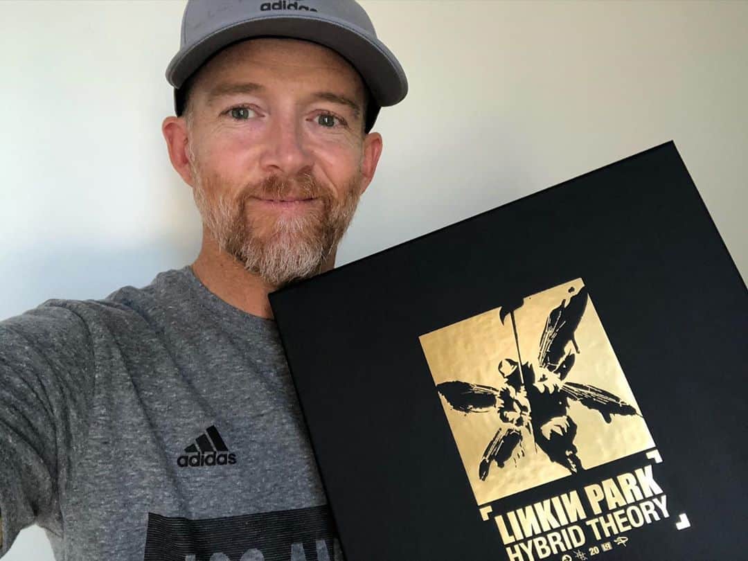 リンキン・パークのインスタグラム：「Hope you're enjoying #HybridTheory20.  Stream/Download: 🔗 in bio」