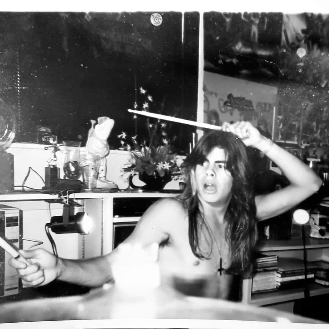 Queensrycheさんのインスタグラム写真 - (QueensrycheInstagram)「#waybackwednesday - Todd playing drums (high school)...and he still has the kit in storage 😲 (photo credit John Ondich) #queensryche #toddlatorre #highschool #drums #drummer #instorage #whoknewthenwhatweknownow #goodtimes #memoriesforlife #vocalist #talentedmusician #stillabamf #singersongwriter」10月15日 1時38分 - queensrycheofficial