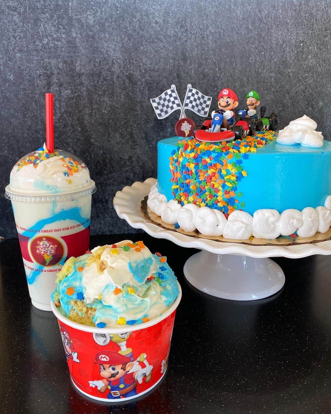 コールド・ストーン・クリーマリーのインスタグラム：「Did you know you can order our limited time Mario's Super Birthday Blast Creation™, Cake and Shake online? Order yours today! Click link in bio!   Enjoy it in a special-edition cup featuring Mario when you order the Gotta Have It® size while supplies last!」