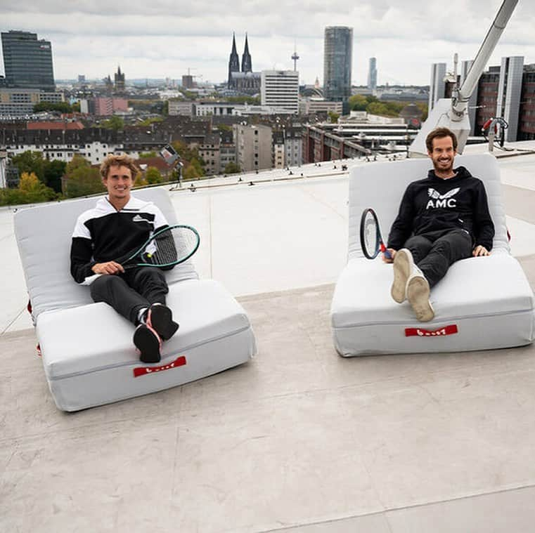 アンディ・マレーさんのインスタグラム写真 - (アンディ・マレーInstagram)「This is a photo of me standing on top of a roof in Cologne.   The second photo is of me and @alexzverev123 lying on a mattress on a roof in Cologne.  #tennis #cologne #germany」10月15日 1時49分 - andymurray