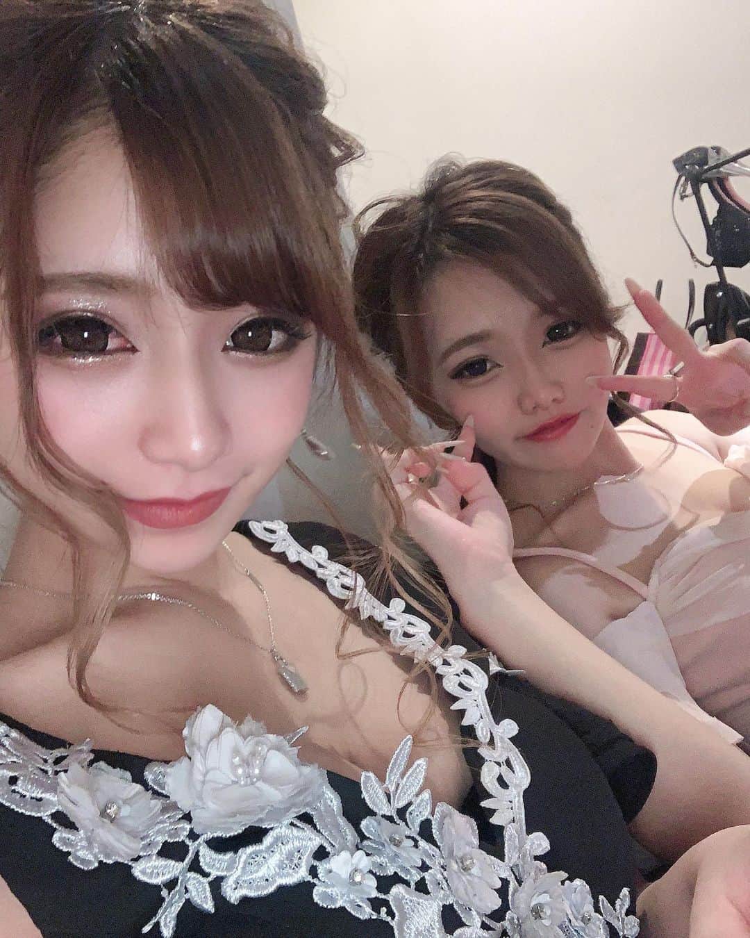 愛瀬ひびきのインスタグラム：「顔酔ってる🤒🤒 最近べろべろなるまで飲んでないなぁ💭 . . . . .  #佐賀#愛敬#キャバ嬢#キャバクラ#クラブ#佐賀キャバクラ#キャバ嬢ヘアセット#中洲#九州#歌舞伎町」