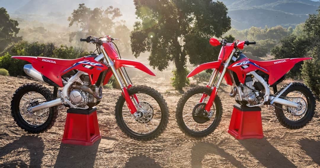 のインスタグラム：「You Choose Wednesday  2021 CRF450R or 2021 CRF450RX? Why? #crfcollective #crf450r #crf450rx」