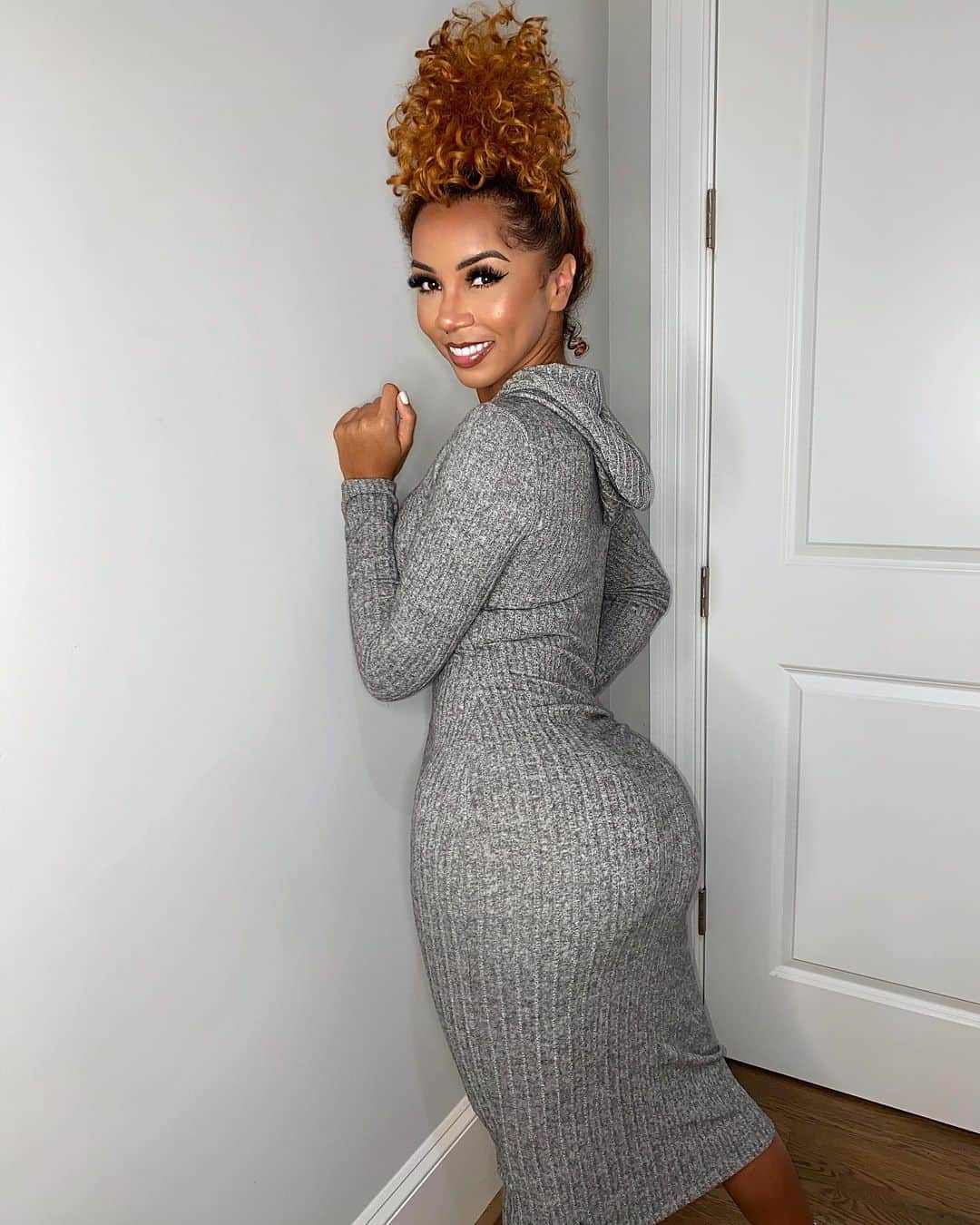 Brittany Rennerのインスタグラム：「Confidence has no competition 💥  Outfit: Play By Play Hoodie Dress @fashionnova fashionnovapartner」