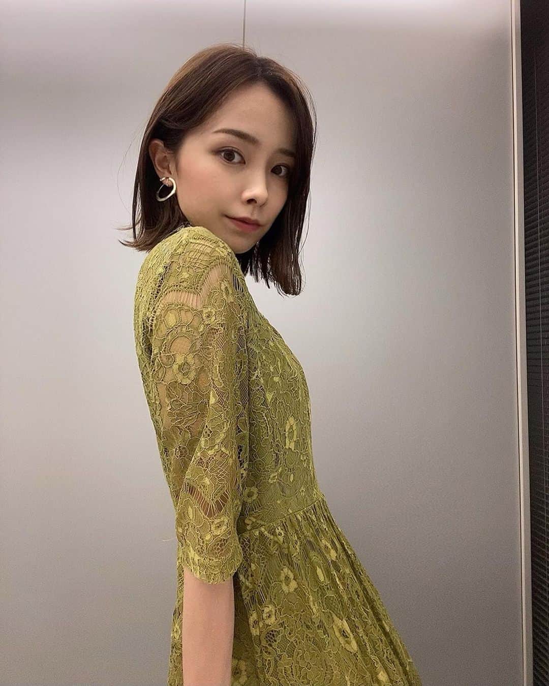 黒澤詩音のインスタグラム：「* フジテレビone 「プロ野球ニュース⚾️」  今週もありがとうございました😊  スタジオ解説は、池田親興さん リモート解説は、江本孟紀さん  MCは真中満さんとおなじみ水曜コンビです⚾️✨  #スカパー！ 9月度サヨナラ賞⚾️のCMに今月も出演させていただきましたがご覧いただけたでしょうか！？☺️  さて。 今日のお衣装のワンピース、 @pierrot_shop 👗 前にこちらのブルーをお借りしてとても素敵だったので、今回は同じもののライムグリーンを着用させていただきました✨  #衣装 #アナウンサー #フジテレビone #CS #プロ野球 #プロ野球ニュース #セリーグ #パリーグ #スポーツ」