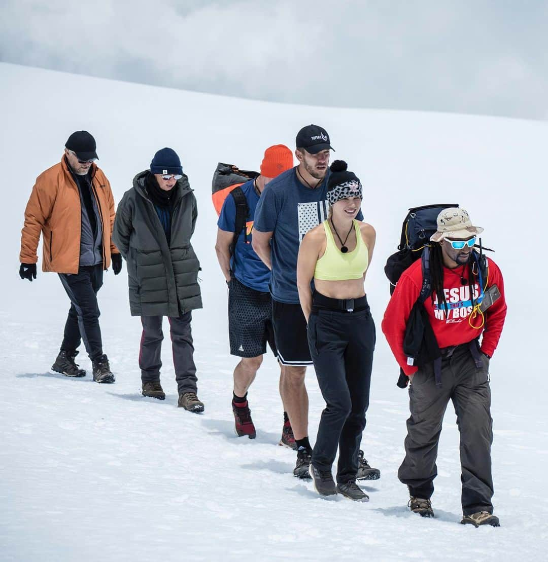 CarolineWozniackiさんのインスタグラム写真 - (CarolineWozniackiInstagram)「WE DID IT!! Climbed the highest freestanding mountain in the WORLD!! Definitely one of the hardest things I have ever done in my life! What a feeling!! And to do it with my whole family... Memories that will last a lifetime ❤️🙏#ontopoftheworld #kilimanjaro」10月15日 2時12分 - carowozniacki