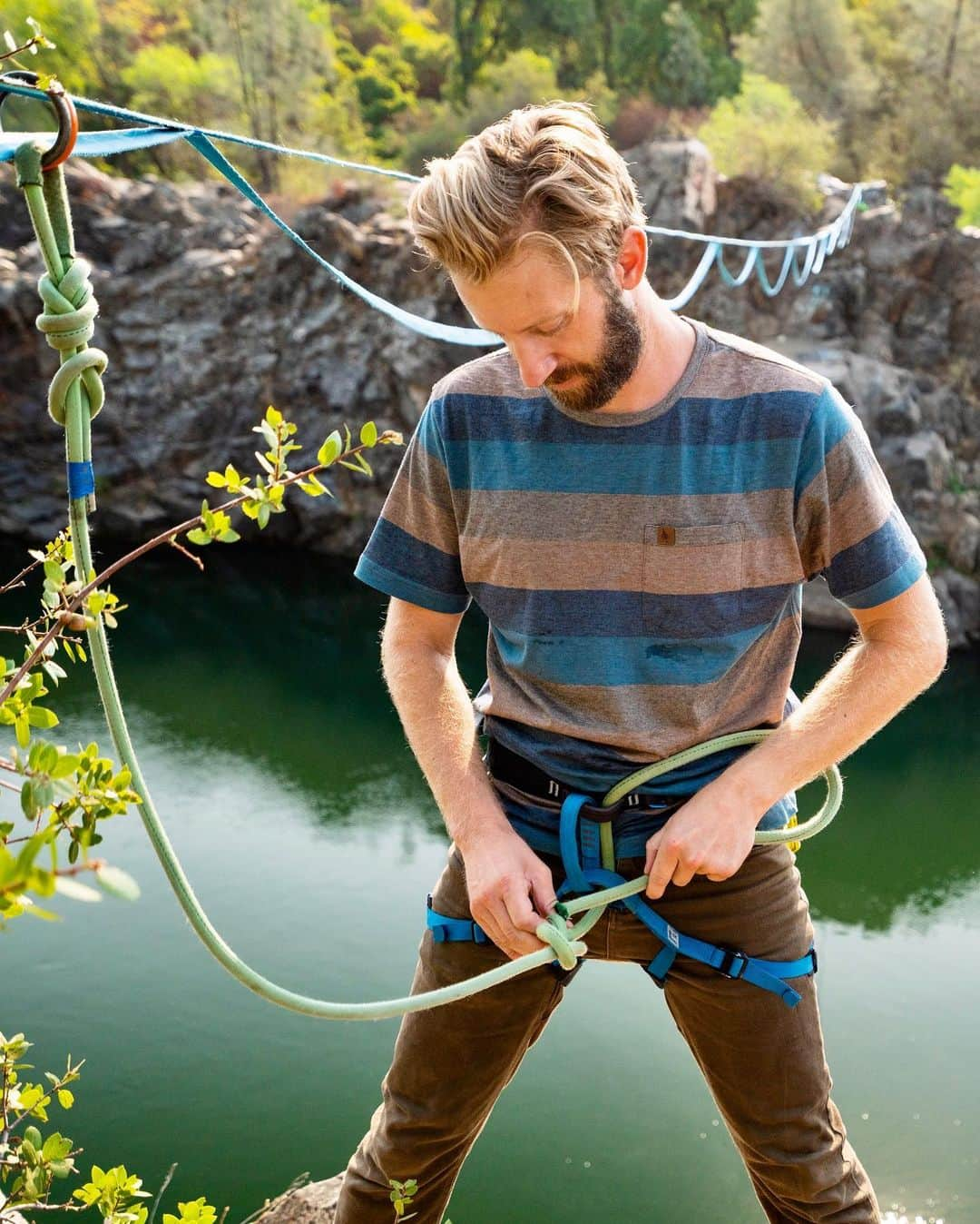 Travis Burkeさんのインスタグラム写真 - (Travis BurkeInstagram)「I finally got back out on a line and wow, what a humbling experience as always.  Super thankful to have @handsomerobinson to look up to (pun intended) and share these incredible slackline adventures with.   As Laysea and I were passing through his hometown, we hit him up for a quick sunrise line over the river before continuing on our way north. Sounds like he’ll be making his way to Oregon to get into more adventures with us! Any suggestions on where we should rig our next line??   Here are a few photos and videos from our morning ~ swipe to the last frame to hear some of Ryan’s silliness 🤣  1st + 3rd photo shot by @handsomerobinson.   #highline #jello」10月15日 2時15分 - travisburkephotography