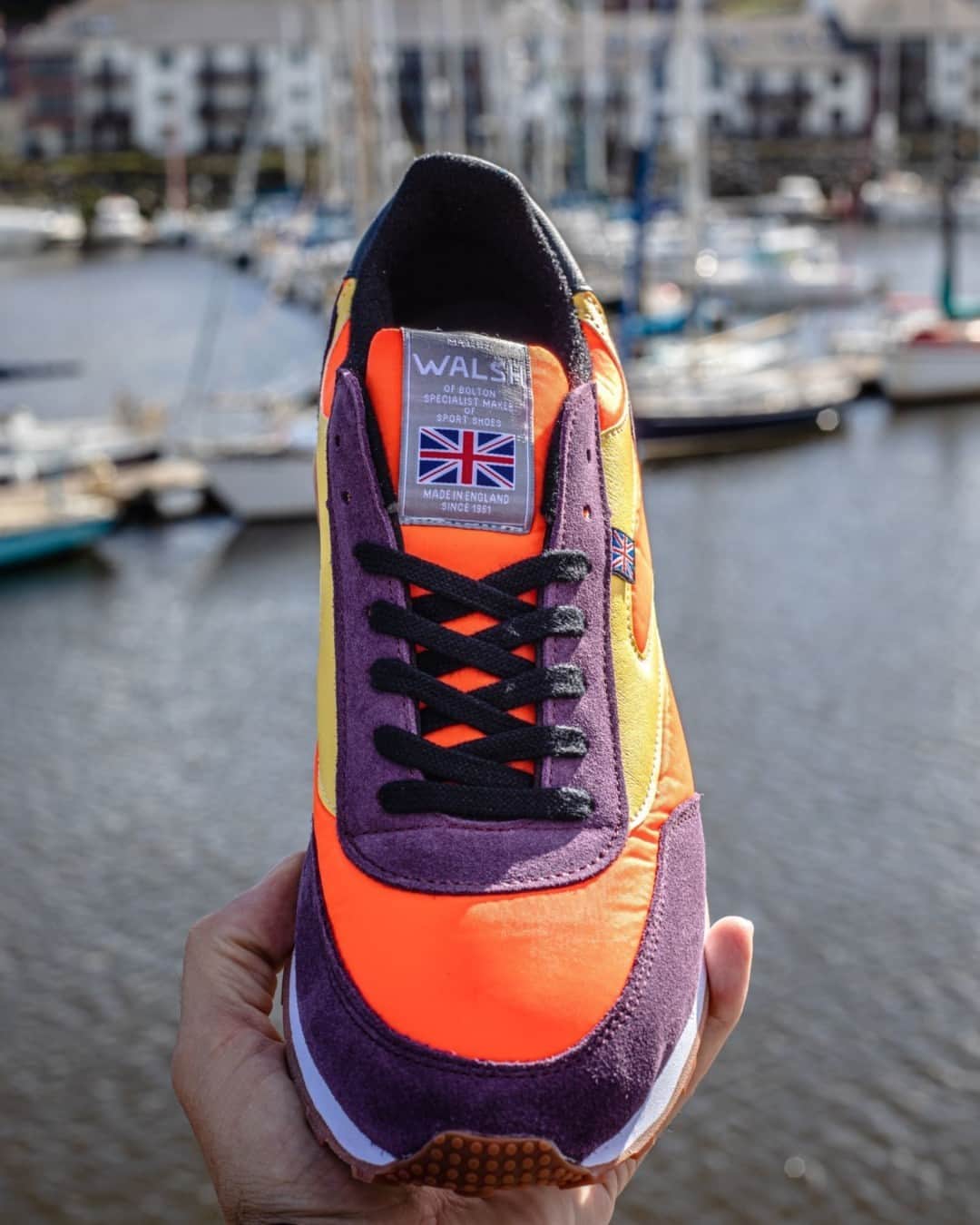 ウォルシュのインスタグラム：「Who else loves our New Horwich Range?!🧡 . . . #normanwalshuk #normanwalsh #britishmanufacturing #madeinbritain #ukmfg #shoes #footwear #sneakers」