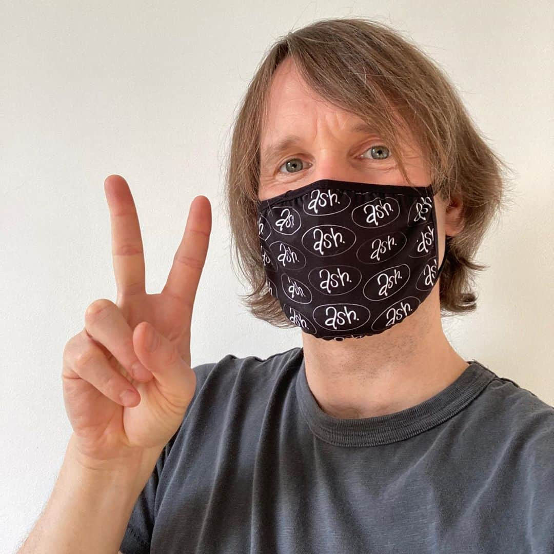 アッシュさんのインスタグラム写真 - (アッシュInstagram)「Mask up 😷 in the new Ash masks and check out our merch sale (link in bio)   #ashtag #ash #ashband #tourlife #band #bandlife #1977 #masks #merch #sale #tees #tshirt #kungfu #cantona」10月15日 2時35分 - ash_1977