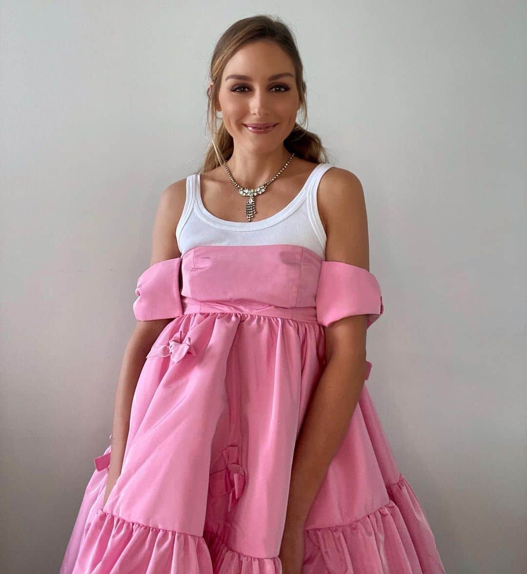 のインスタグラム：「🎀 Casual Couture 🎀 ⁣ ⁣ 👗: @nihanpeker  👚: @intimissimiofficial  💄: @ctilburymakeup by yours truly」