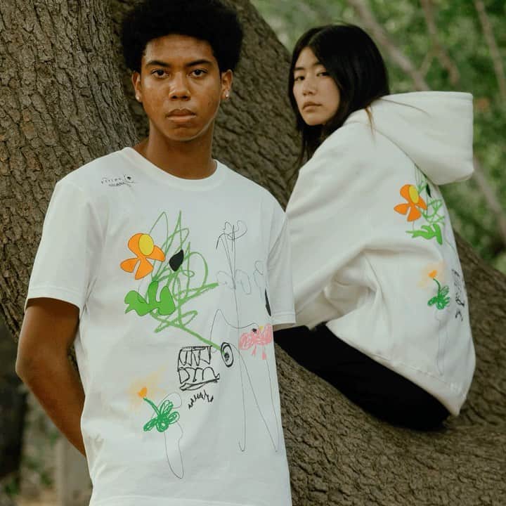ポーター・ロビンソンのインスタグラム：「limited “mirror” apparel capsule out now  only available for 3 days~  store.porterrobinson.com」