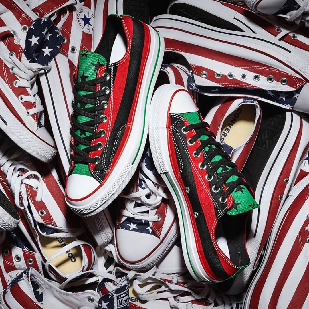 Sneaker Newsさんのインスタグラム写真 - (Sneaker NewsInstagram)「Tremaine Emory @denimtears brings the Pan-African Flag colors to this famed archive print on the Converse Chuck 70, applying the red, green, and black on the canvas upper. For details on this collaborative release, tap the link in our bio.」10月15日 3時02分 - sneakernews