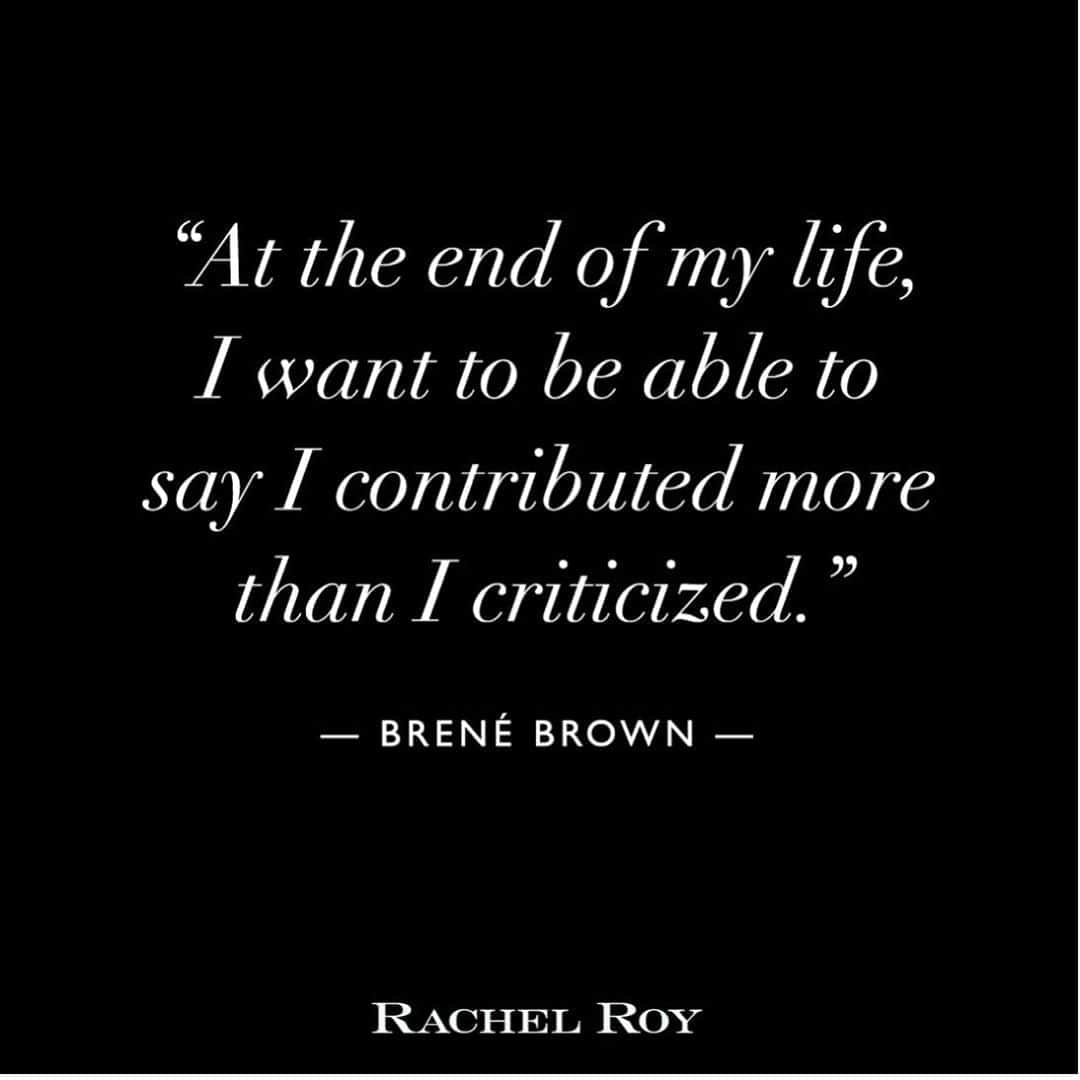 のインスタグラム：「There may be much to criticize but we make the change we wish to see in the world by contributing not criticizing. Yes actually contributing to the world is much harder than sitting back and complaining but what would you rather be known for? I’m with Brené.  Besides complainers are so toxic, who needs that energy..  #brenebrown  #brenebrownquotes  #bethechange  #rachelroy」