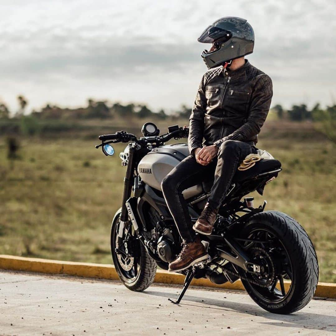 epidemic_motorsさんのインスタグラム写真 - (epidemic_motorsInstagram)「Via @sebadelao ・・・ ⏸🏁 @fotosmdc 📸  #yamaha #xsr900 #motorcycle #biltwell #redwingheritage #leatherjacket #moto #streetphotography」10月15日 3時05分 - epidemic_motors