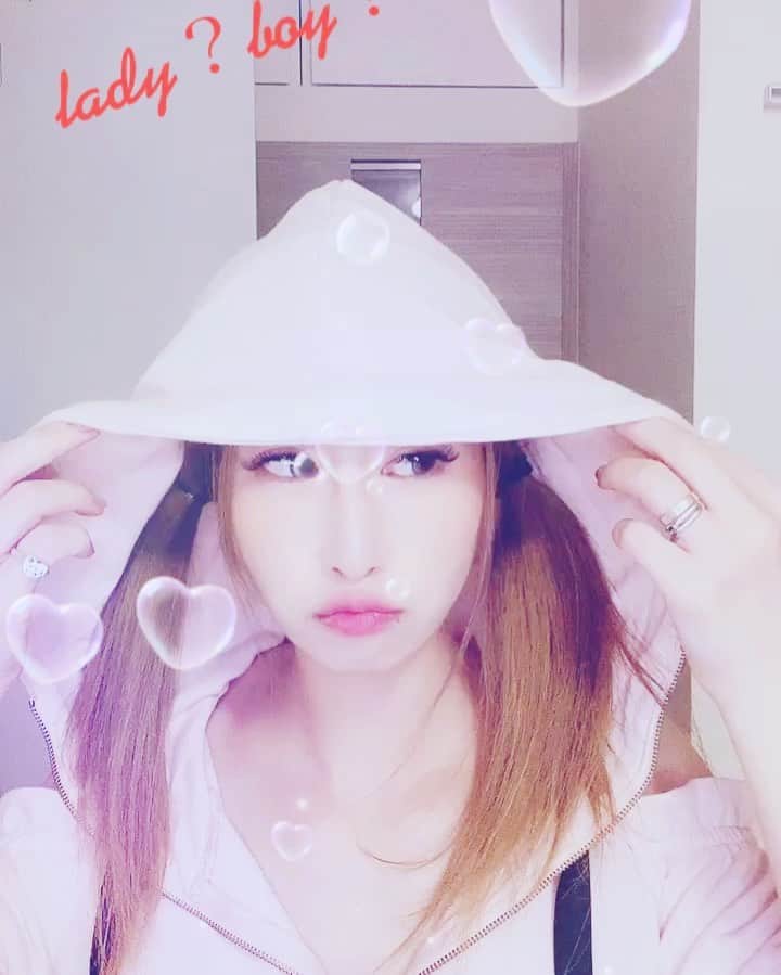 赤崎ティナ（西浦舞由美）のインスタグラム：「#TikTok #girly #boyish #チェンジ　#change #モデル　#女優 #ツインテール　 どちら派でしょうか？🐣」
