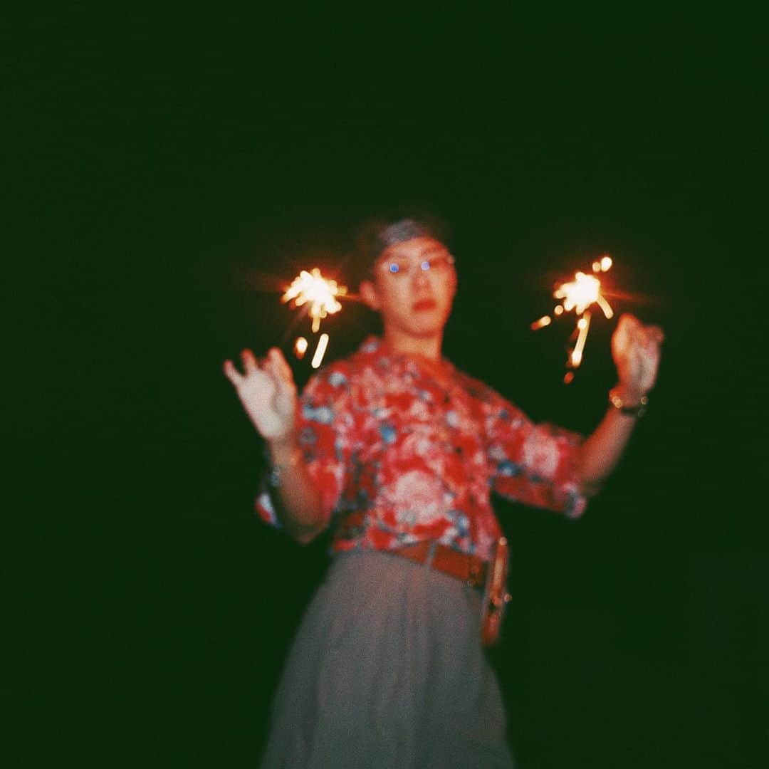 林東進さんのインスタグラム写真 - (林東進Instagram)「仙女棒哪有你棒🎇 有你的火，我才如此閃亮✨」10月15日 3時33分 - lingin1209