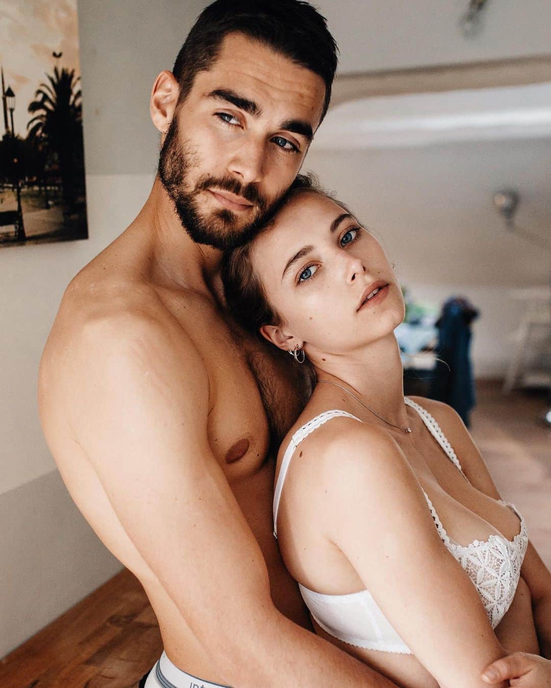 NICOLAS SIMOESのインスタグラム：「Plan between 9pm & 6am @nicoetcoco 🕗🇫🇷🖤」