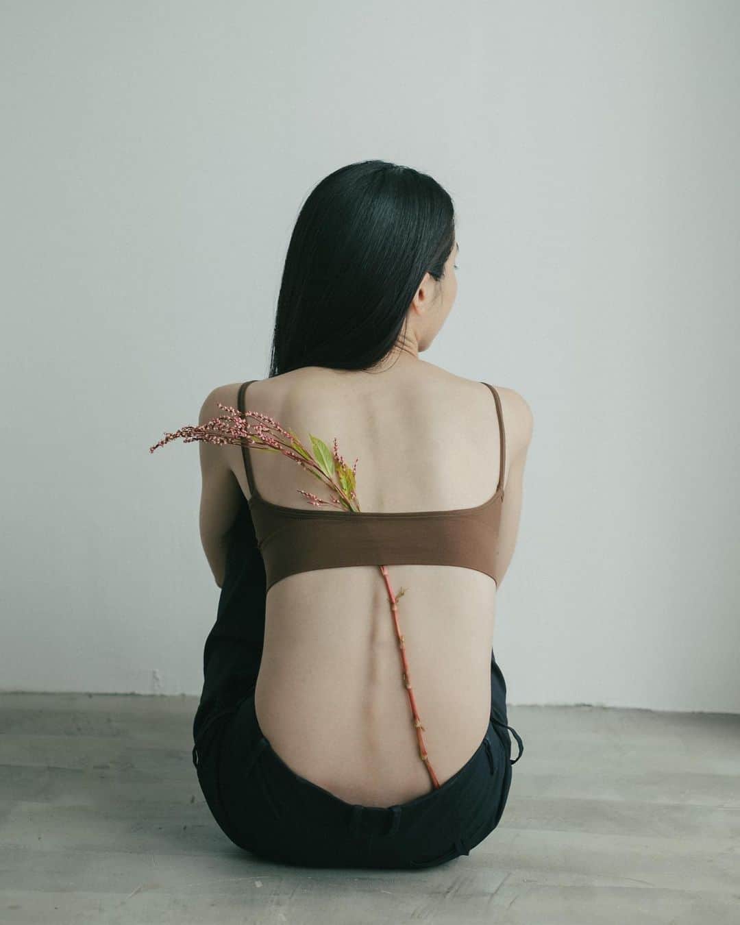 のインスタグラム：「Back and flower」