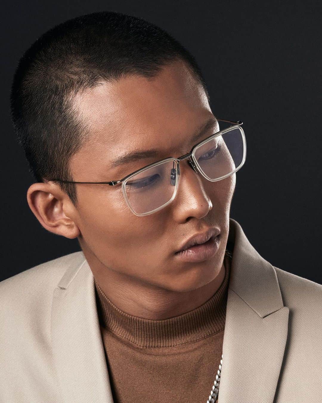 ディタのインスタグラム：「The quest for mechanical sophistication and simplicity inspired designers to create Schema-One, a relentlessly minimal optical frame precision engineered without the use of screws. #DITA #DITAeyewear #DITAsunglasses #SchemaOne」