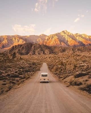 カレントエリオットのインスタグラム：「midweek #wanderlust」