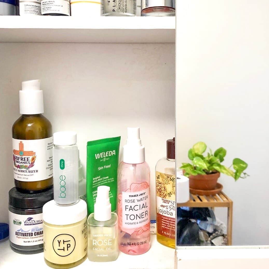 Weledaのインスタグラム：「Double tap if you have Skin Food in your current skin care routine! 💚 #weledaskinfood (📷: @lperry009 )」