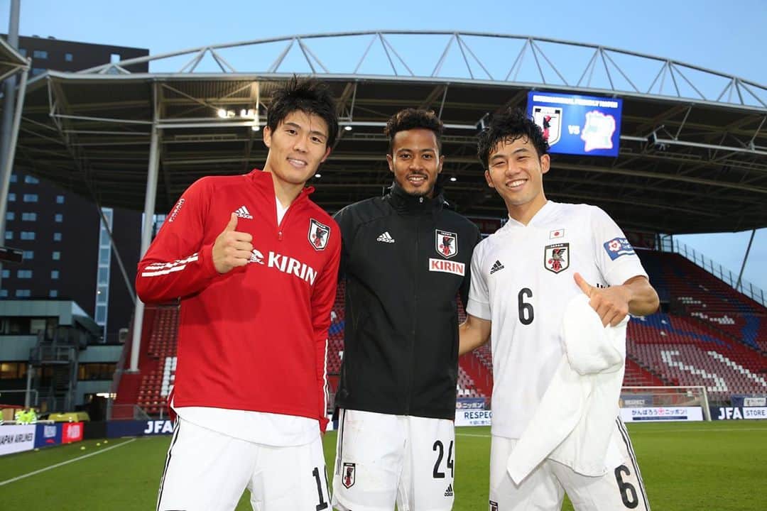 冨安健洋さんのインスタグラム写真 - (冨安健洋Instagram)「無事に代表活動を終えることが出来ました。今回の活動に尽力してくださった方々ありがとうございました！ #サッカー日本代表#無失点#感謝」10月15日 3時58分 - tomiyasu.t