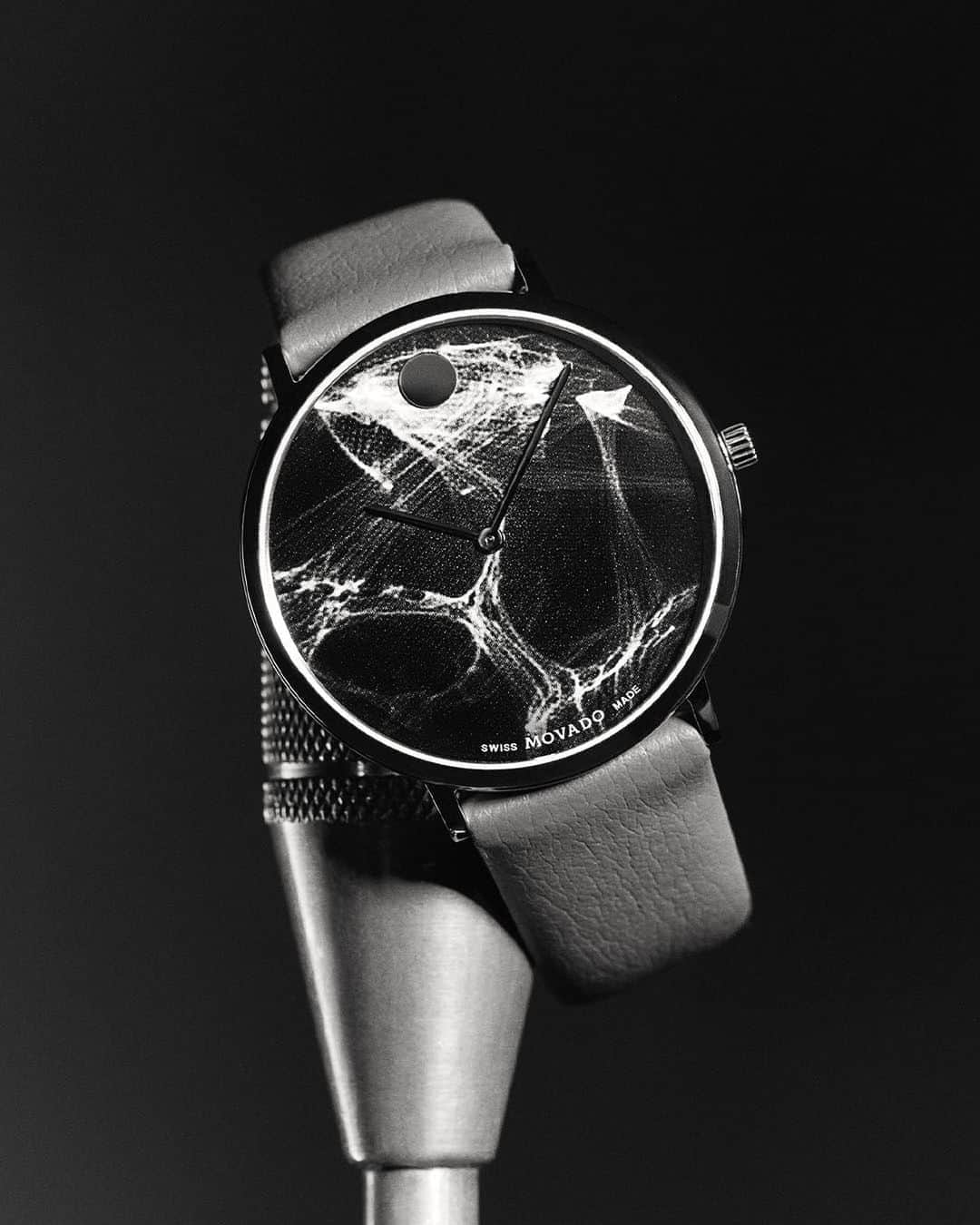 モバードのインスタグラム：「"LIGHT shows each slightest movement or change in direction, supplied to us with one of an infinite number of different patterns, all entirely unique." - @alexilubomirski  #AlexiXMovado #Movado」