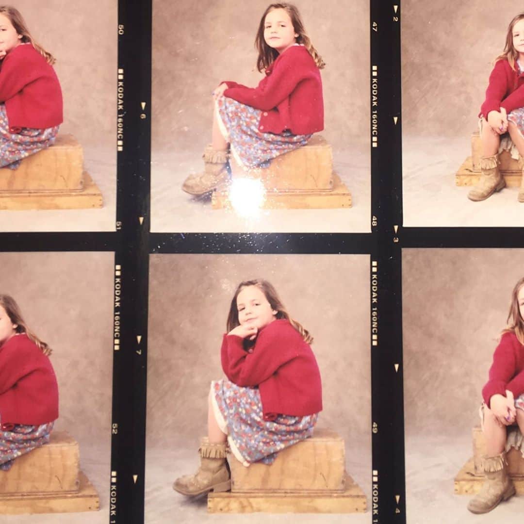 ベイリー・マディソンのインスタグラム：「The pose you make when you turn 21 tomorrow. This little gal in the pic just wanted to say the biggest thank you for all the love and support always. I sure am lucky, grateful and feeling so blessed. Wishing you all love, happiness and good health. May we cherish every moment⭐️」