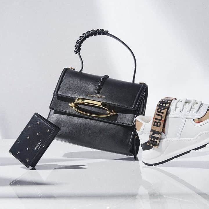 GILTのインスタグラム：「We’re feeling generous. Tap to shop 20% off #Burberry, #JimmyChoo, and #AlexanderMcQueen.」