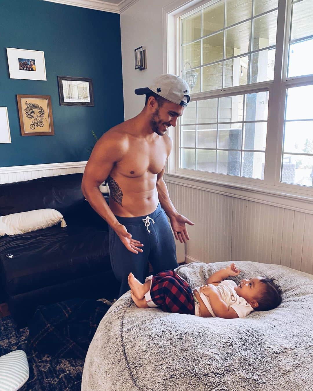 アレクサ・ヴェガのインスタグラム：「You’re literally a real life super hero. The best husband...An incredible daddy... a Kingdom warrior. Now we just need your super hero name...」