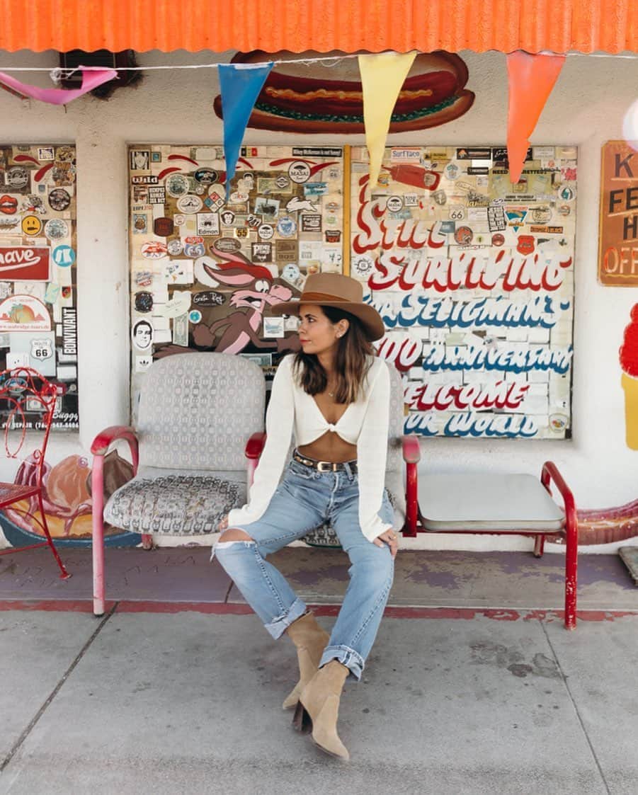Collage Vintageのインスタグラム：「Next right Historic Route 66 @revolve #campREVOLVE」