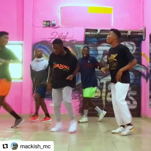 Fuse ODGのインスタグラム：「#CelebrationDanceChallenge 💃🏾💃🏾💃🏾 more vibesssss keep on with the tagging ...show me yourssss haha...  #Winning ft. @itztiffanymusic   Choreography by: @incrediblezigi」