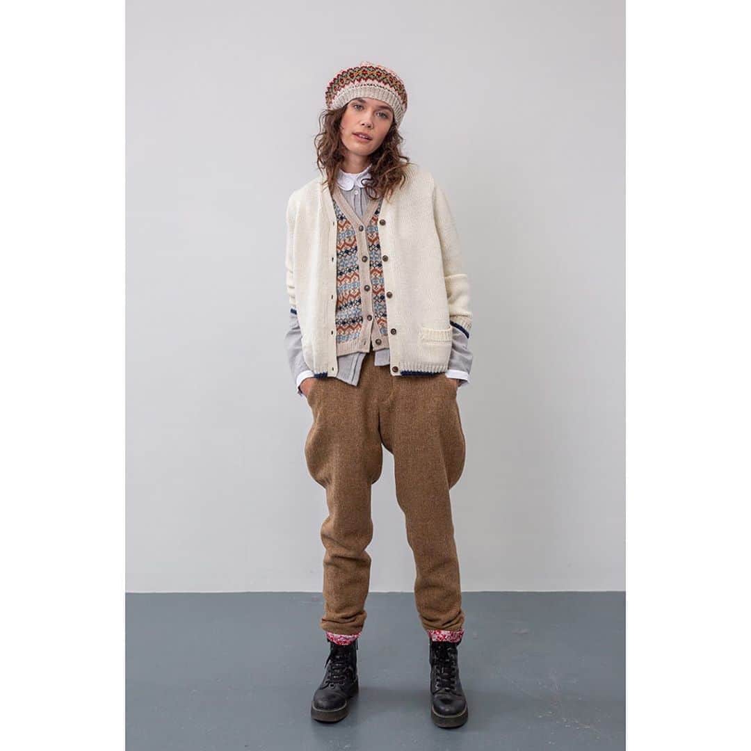 のインスタグラム：「Dress for comfort and some joy. The school cardigan now online paired with British tweed, hand knitted beret and Scottish Fair Isle (coming soon) @christina_strutt @scottlongjphoto @rosalienelson #cosy #dressingup #dressingdown #winterwarmers #bruton #somerset #tweed #wool #fairisleknitting #fairisle #beret #pocket」