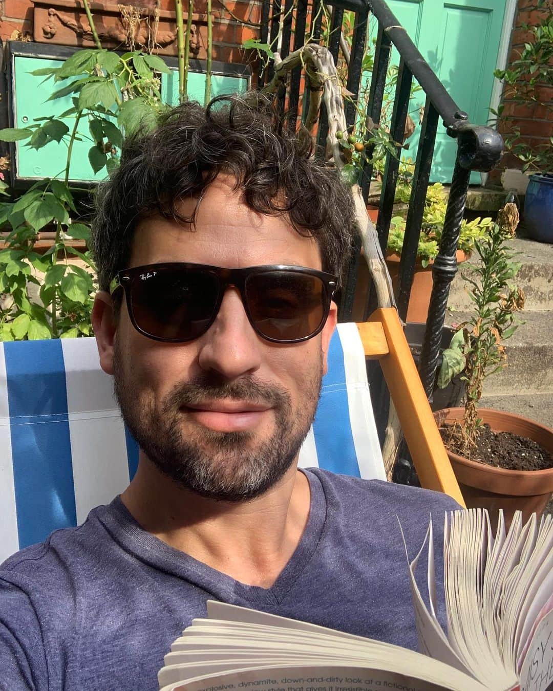 エド・ウィークスのインスタグラム：「Always had a hard time not reading the last page first」