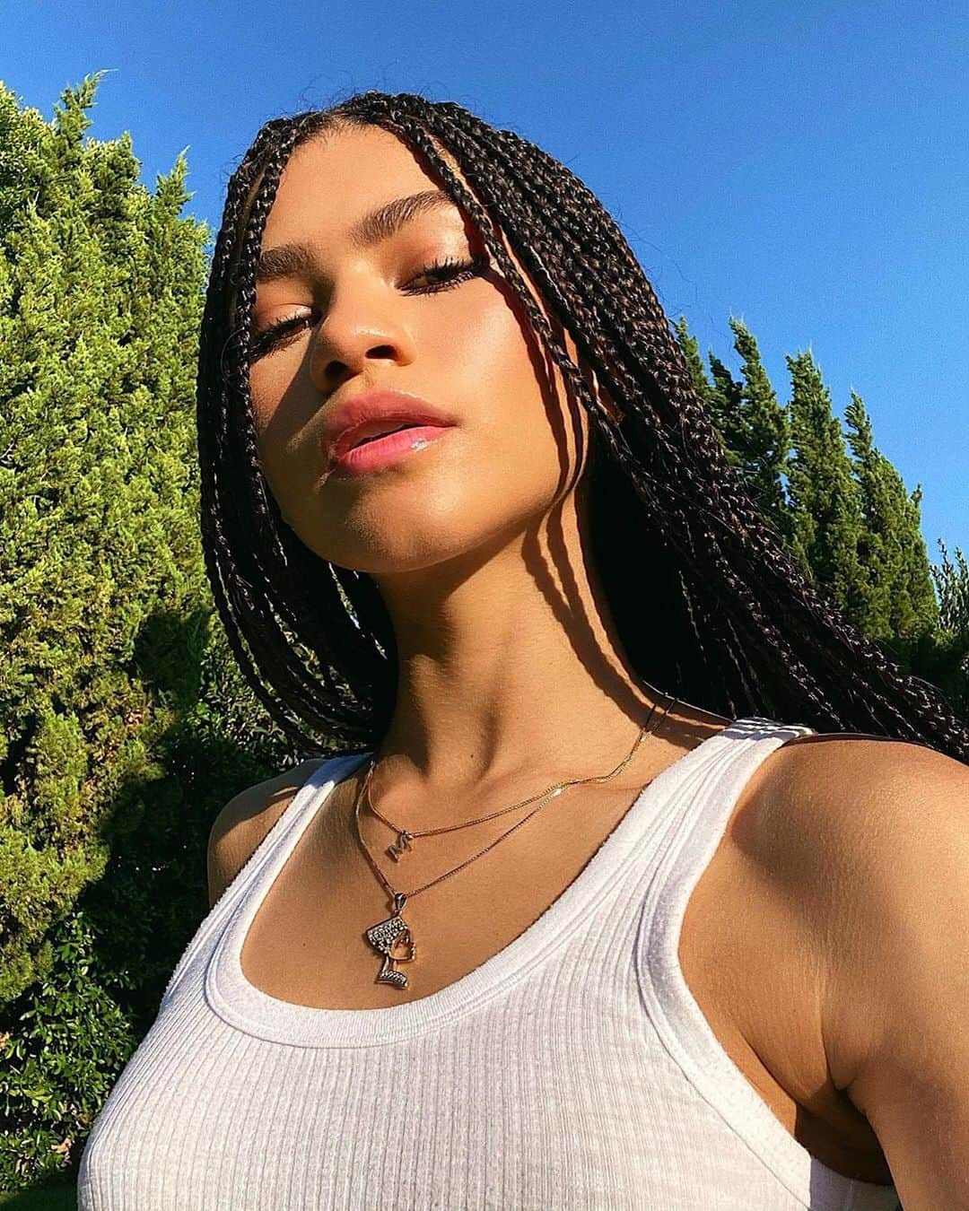 WHO WHAT WEARさんのインスタグラム写真 - (WHO WHAT WEARInstagram)「Braids have always been in style and your fave It-girls are here to prove it. 💫 Tap our link for 27 of the best braided looks we've seen this season. photos: @zendaya, @zoeisabellakravitz, @amandlastenberg」10月15日 4時55分 - whowhatwear