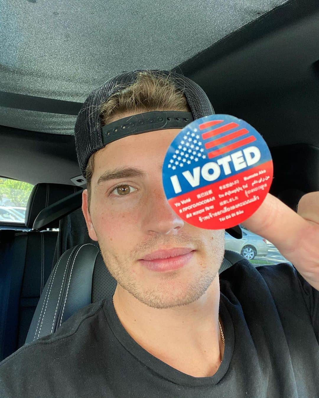 グレッグ・サルキンのインスタグラム：「First time voting as an American citizen...and what an important election to have a voice. Make yours count. Go vote 🇺🇸」