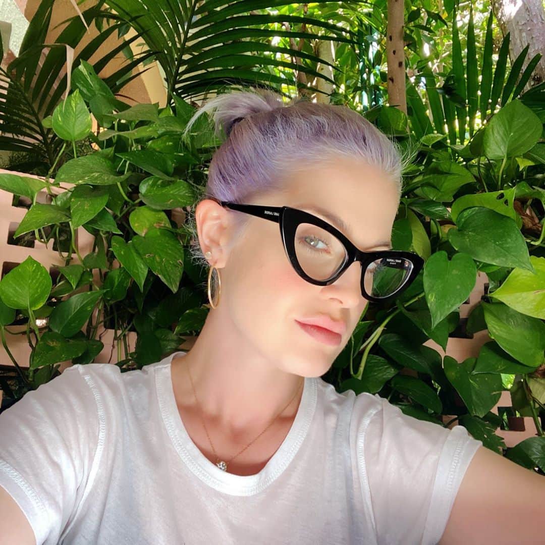 ケリー・オズボーンのインスタグラム：「Remember you are in charge of how you feel!!! Today I feel fierce like I got that #BDE. How do you feel today? 😉」