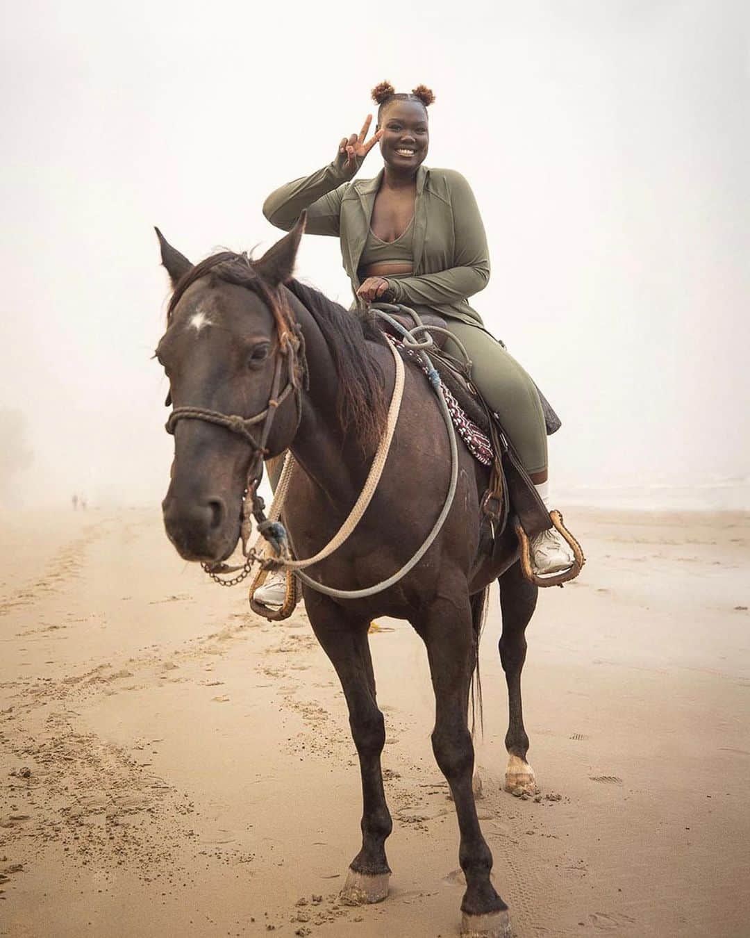 YouTubeさんのインスタグラム写真 - (YouTubeInstagram)「Take a ride with @nymatang and you are guaranteed to end up all sorts of glamorous. ✨🐎 👋🏿」10月15日 5時48分 - youtube