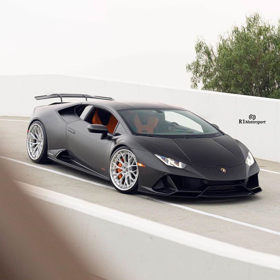 CARLiFESTYLEさんのインスタグラム写真 - (CARLiFESTYLEInstagram)「Lamborghini Huracan EVO sitting perfectly on @anrkywheels #carlifestyle」10月15日 5時59分 - carlifestyle