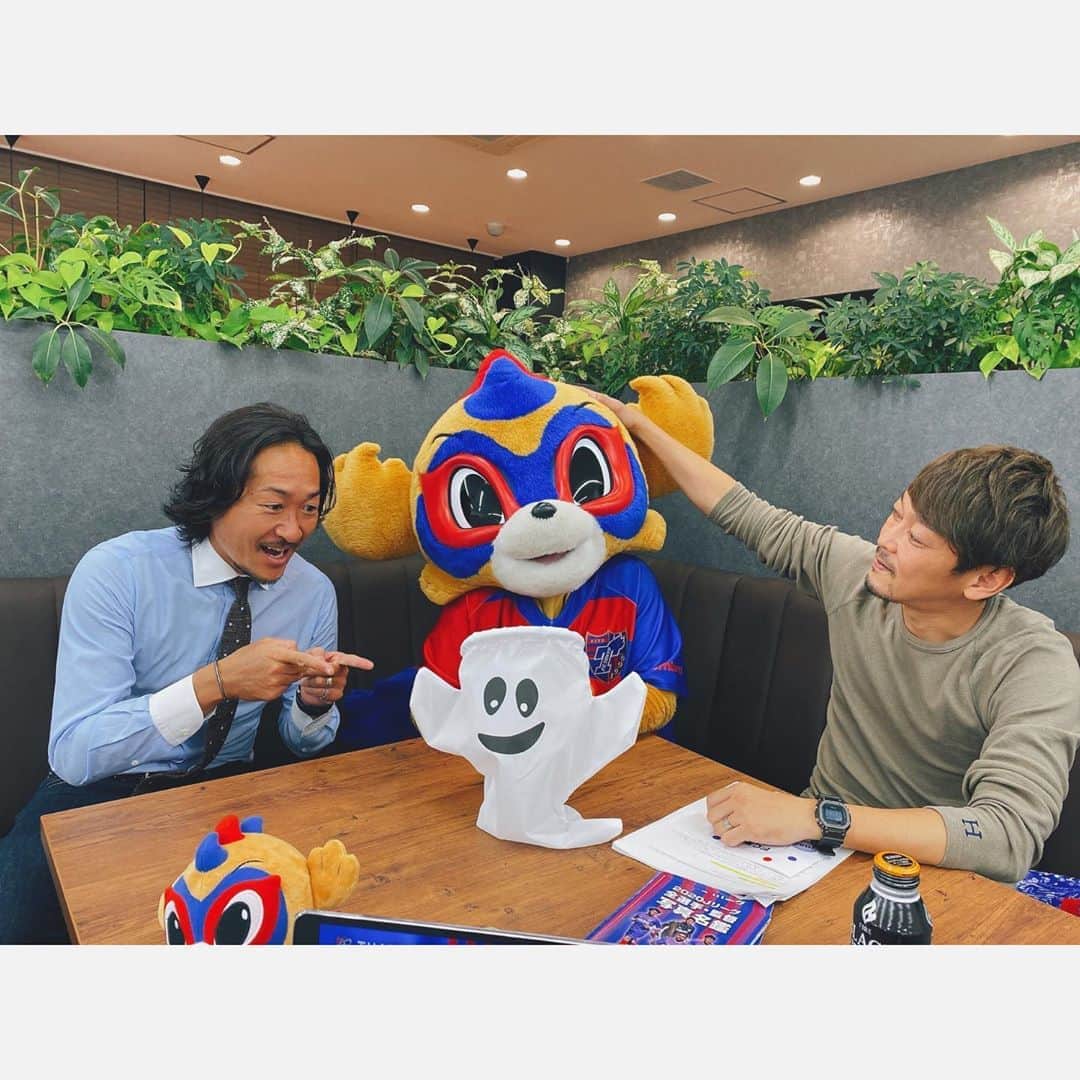 石川直宏さんのインスタグラム写真 - (石川直宏Instagram)「一夜明けて。  今節もご視聴・応援ありがとうございました🤝📣✨  エスパルスに3-1で勝利✨  今年は連敗せずに、敗戦から次節すぐに結果につなげられています！  さあ、またここから連勝していこう！！  洋次郎、300試合おめでとう㊗️👏  #明治安田生命J1リーグ #jleague #Jリーグ #DAZN #清水エスパルス 戦 #TokyoShimizu #青赤パークオンライン #XFLAG #調布の日 #アマビエ #東京総力戦 #fctokyo #FC東京 #tokyo #blueandred #青赤魂 #FC東京ファミリー #一体感 #youllneverwalkalone #YNWA #ドロンパ #fctokyoclubnavigator  #FC東京クラブナビゲーター #羽生直剛  #羽生SO #スパおじ #fctokyoclubcommunicator  #FC東京クラブコミュニケーター #石川直宏」10月15日 5時59分 - sgss.18